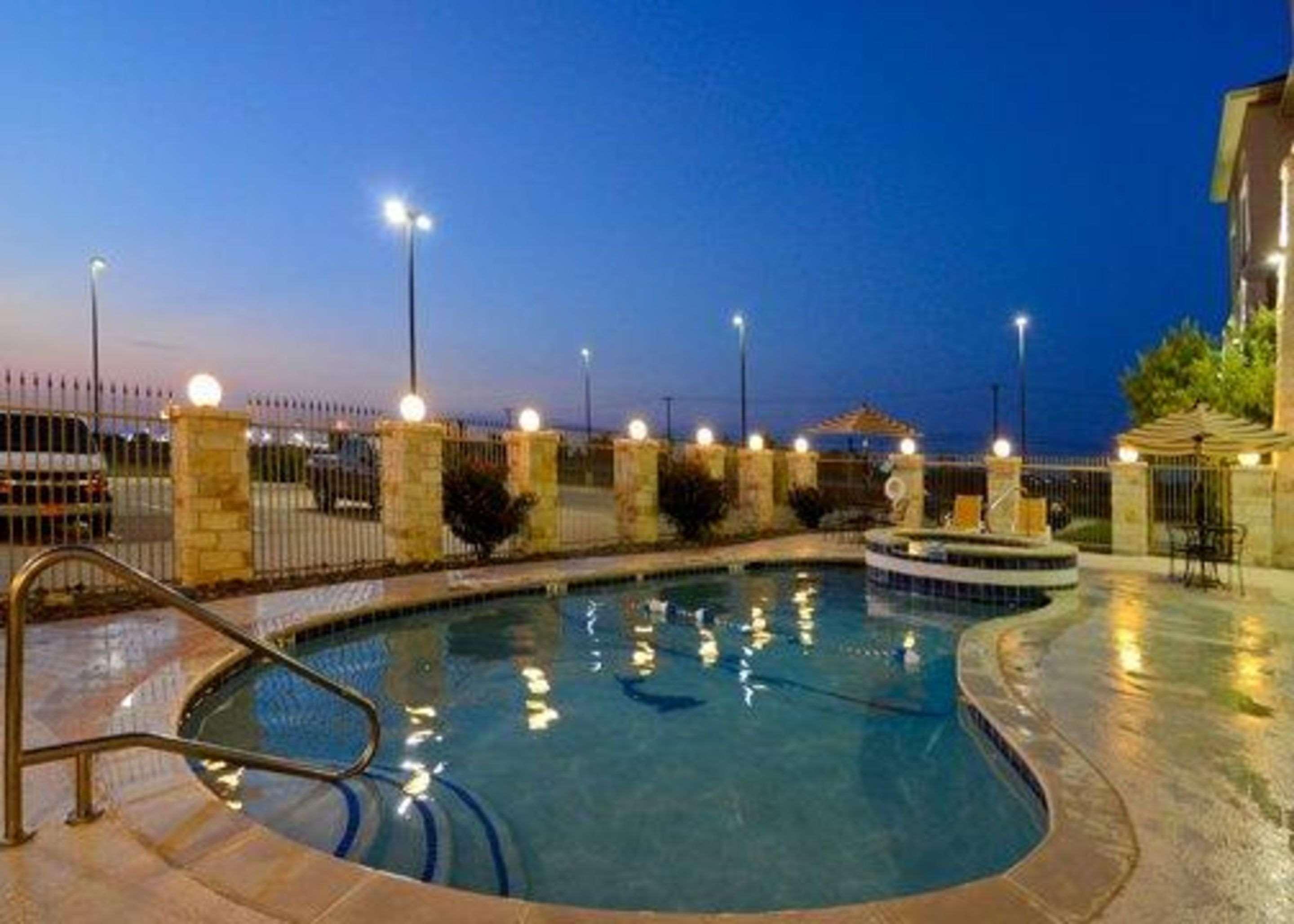 Comfort Inn & Suites Alvarado Екстер'єр фото