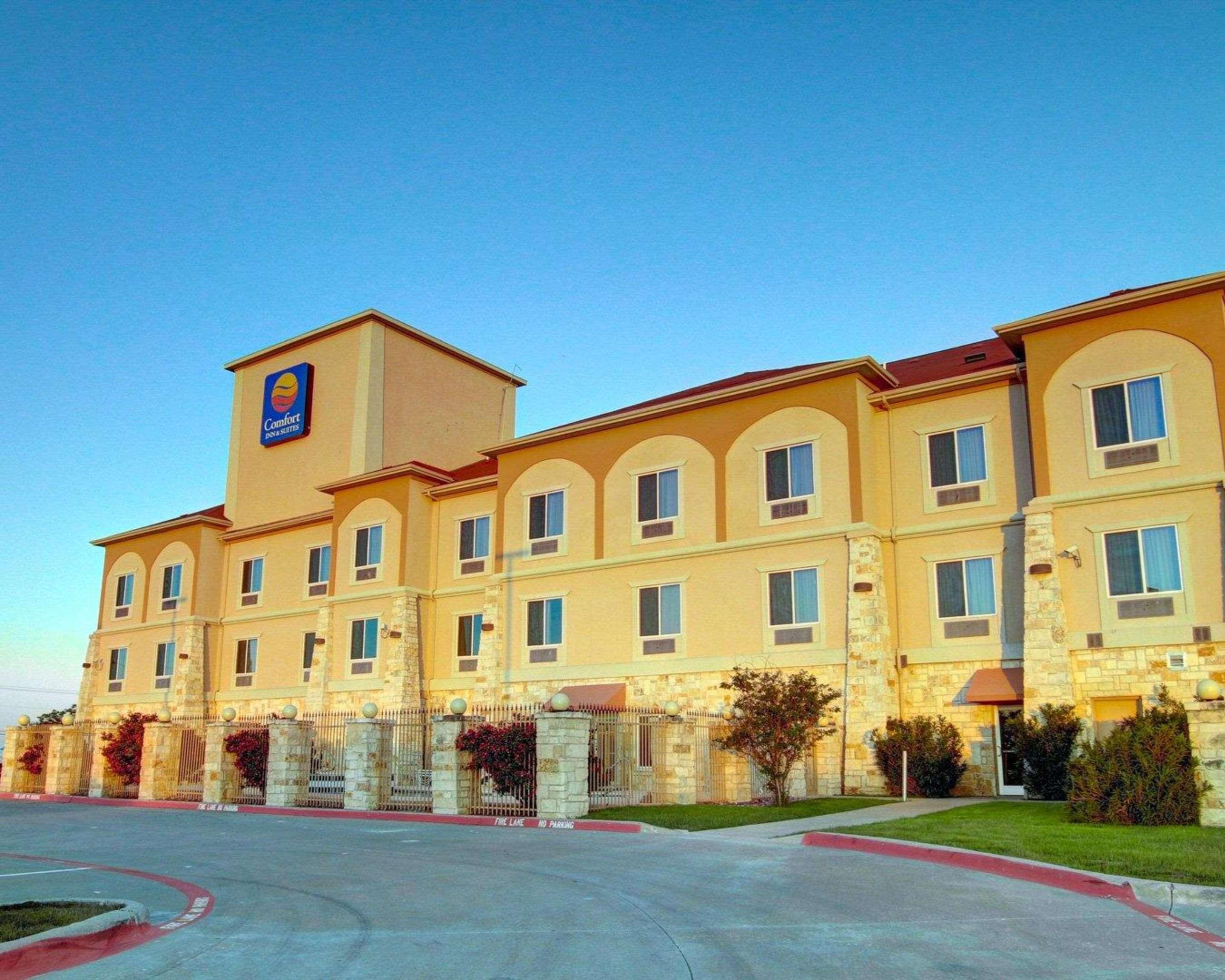 Comfort Inn & Suites Alvarado Екстер'єр фото
